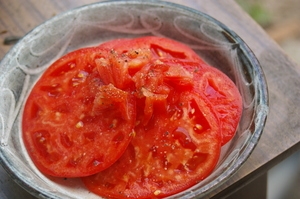 完熟トマトのハーブソルトマリネ