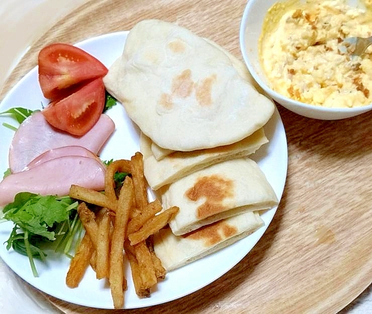 具材を挟んで楽しくピタパン