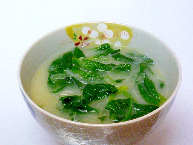 ほうれん草と玉ねぎの味噌汁