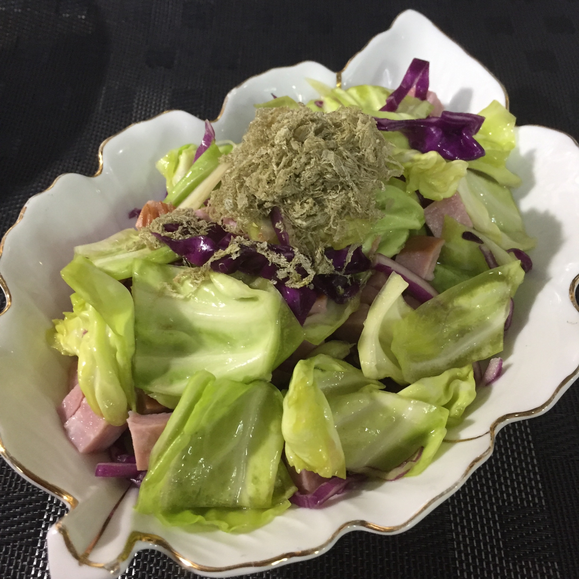 緑と紫の塩キャベツ