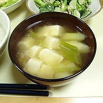 豆腐と白ネギの味噌汁