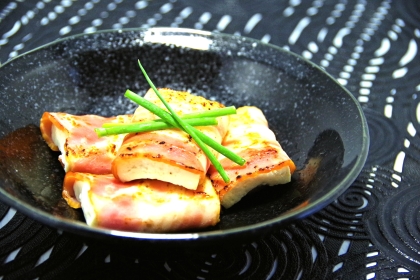 こんにちは♥
豆腐のベーコン巻きにワサビ醤油が良く合いますね♬
さすがＮо.１レシピですね( *´艸`)
素敵なレシピをありがとうございます♥