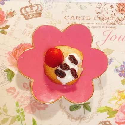 いちごとレーズンのカナッペ