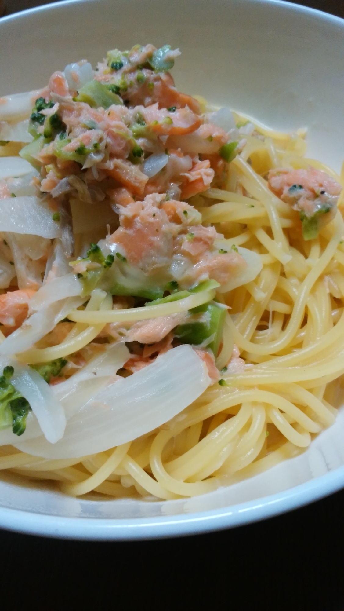 余った焼き鮭で 簡単クリームパスタ レシピ 作り方 By Kanary2110 楽天レシピ 余った焼き鮭で 簡単クリームパスタ レシピ 作り方 By Kanary2110 楽天レシピ