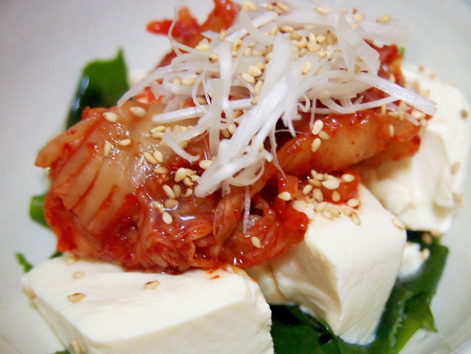 キムチとわかめの豆腐サラダ