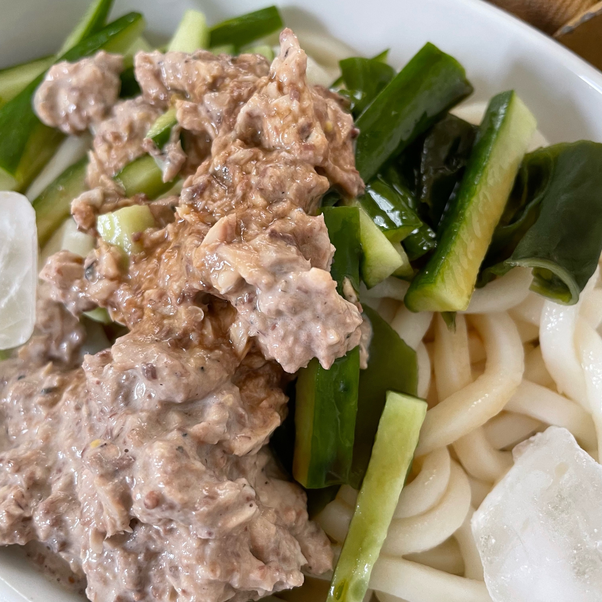 鰯マヨとわかめのさらだうどん