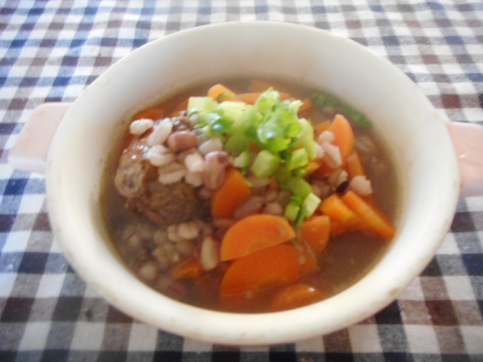 ニンジンと小豆と肉団子のスープ