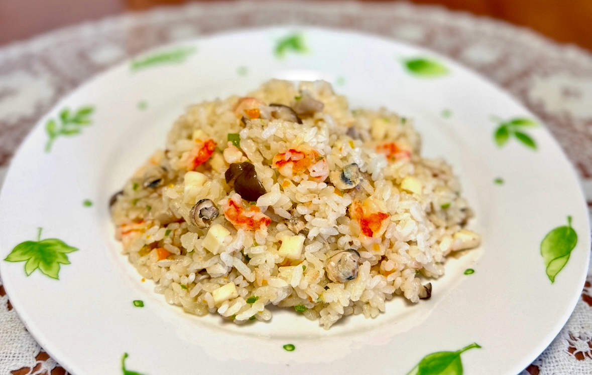 おいしいですよღ˘◡˘ற炊飯器で☆シーフードピラフ