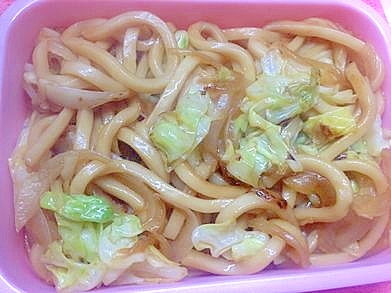 ゴマ油マヨでキャベツと玉ねぎの焼きうどん