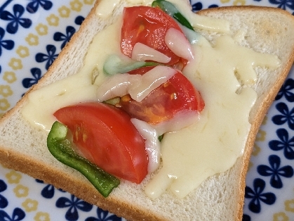 ピザ風トーストが好きな夫の朝食に作りました。レシピありがとうございます♪