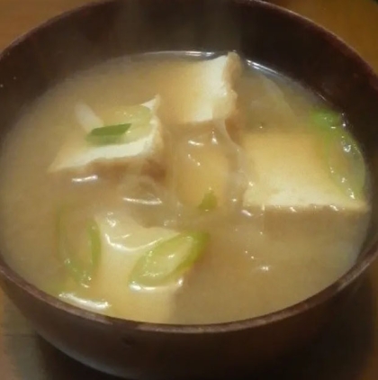 素材２つで５分！？厚揚げとネギのヘルシー味噌汁♪