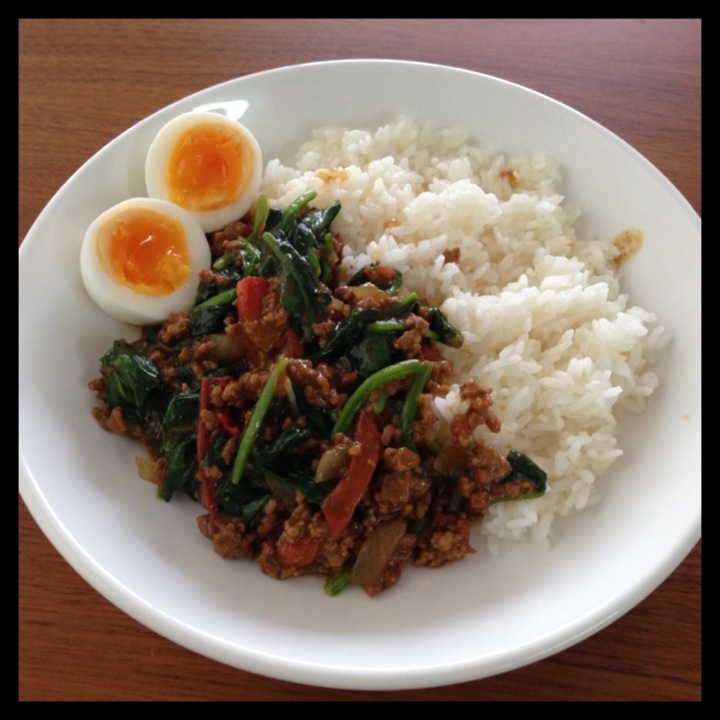 夏にピッタリ!トマトとほうれん草のキーマカレー