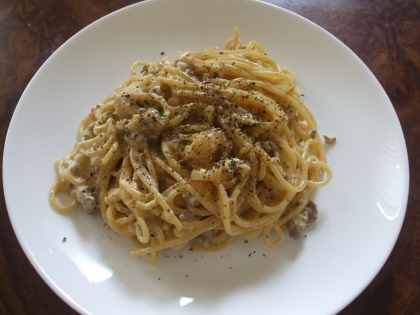 合びきで玉葱も入れて作りました＾＾♪
チーズ入りのカルボナーラがひき肉と合ってすごく美味しい♡