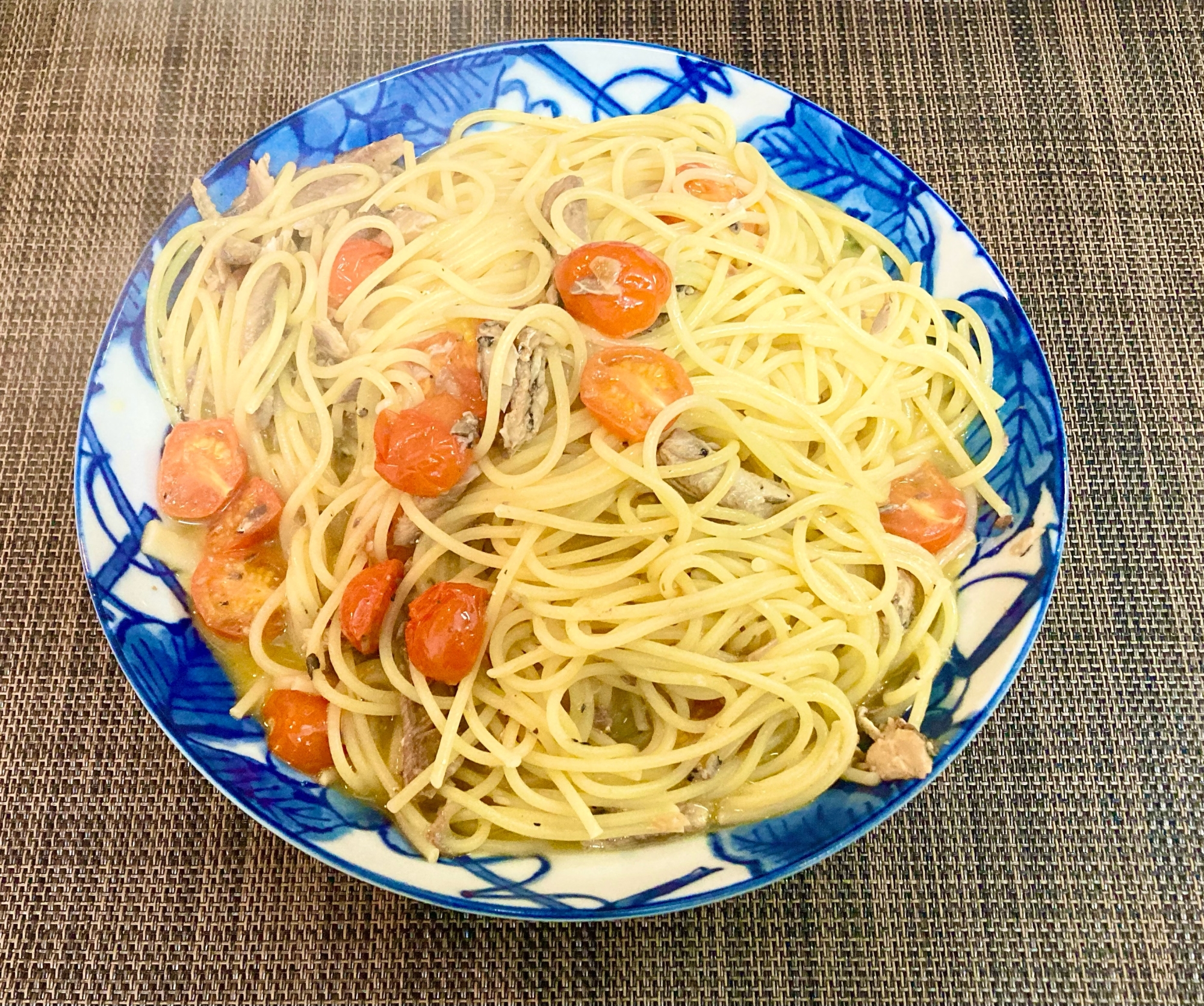 レモンでさっぱりオイルサーディンとトマトのパスタ