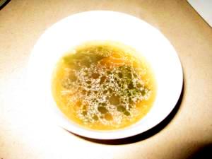 スタミナたっぷり、にんにくわかめスープ