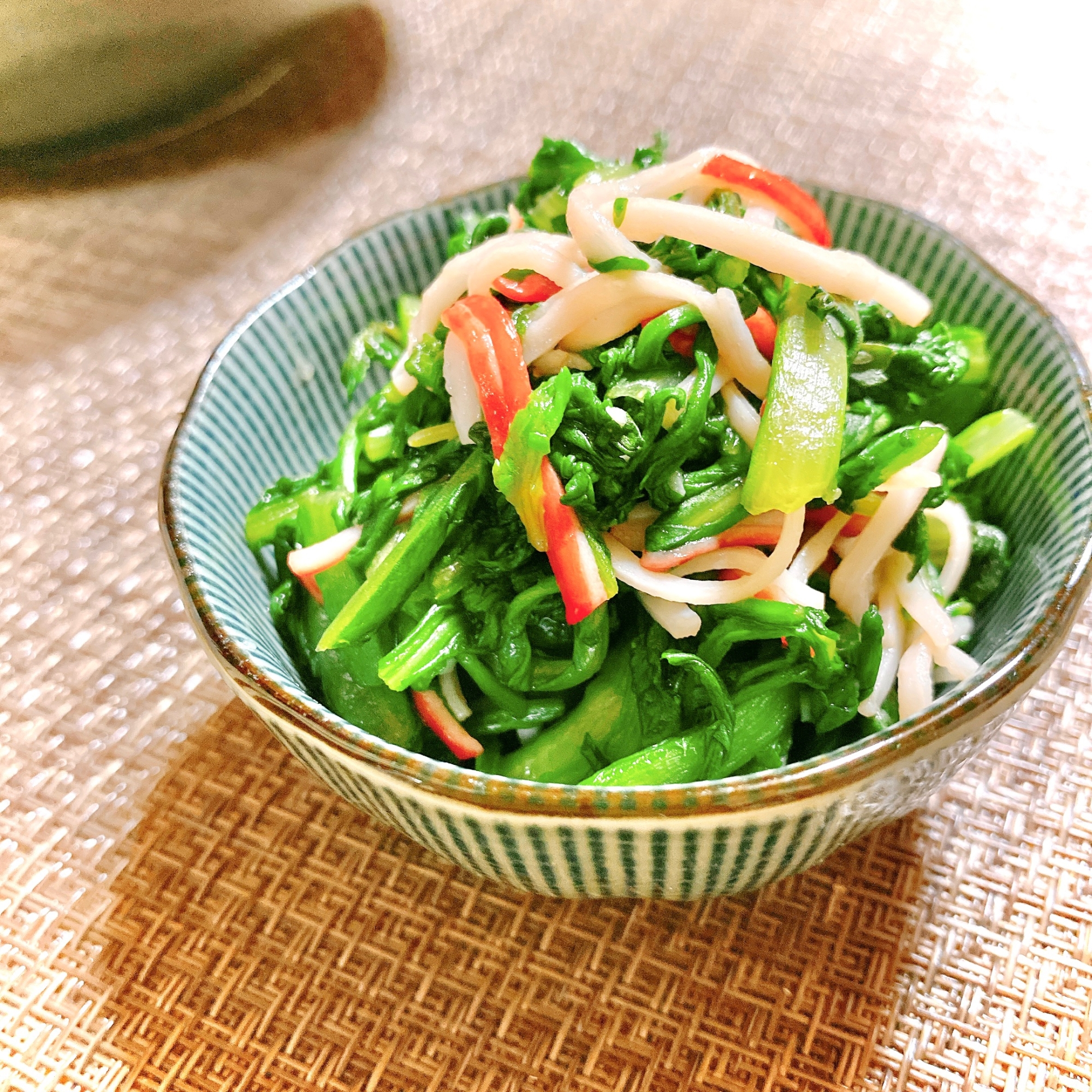 レンジで簡単♪春菊とカニカマのポン酢和え