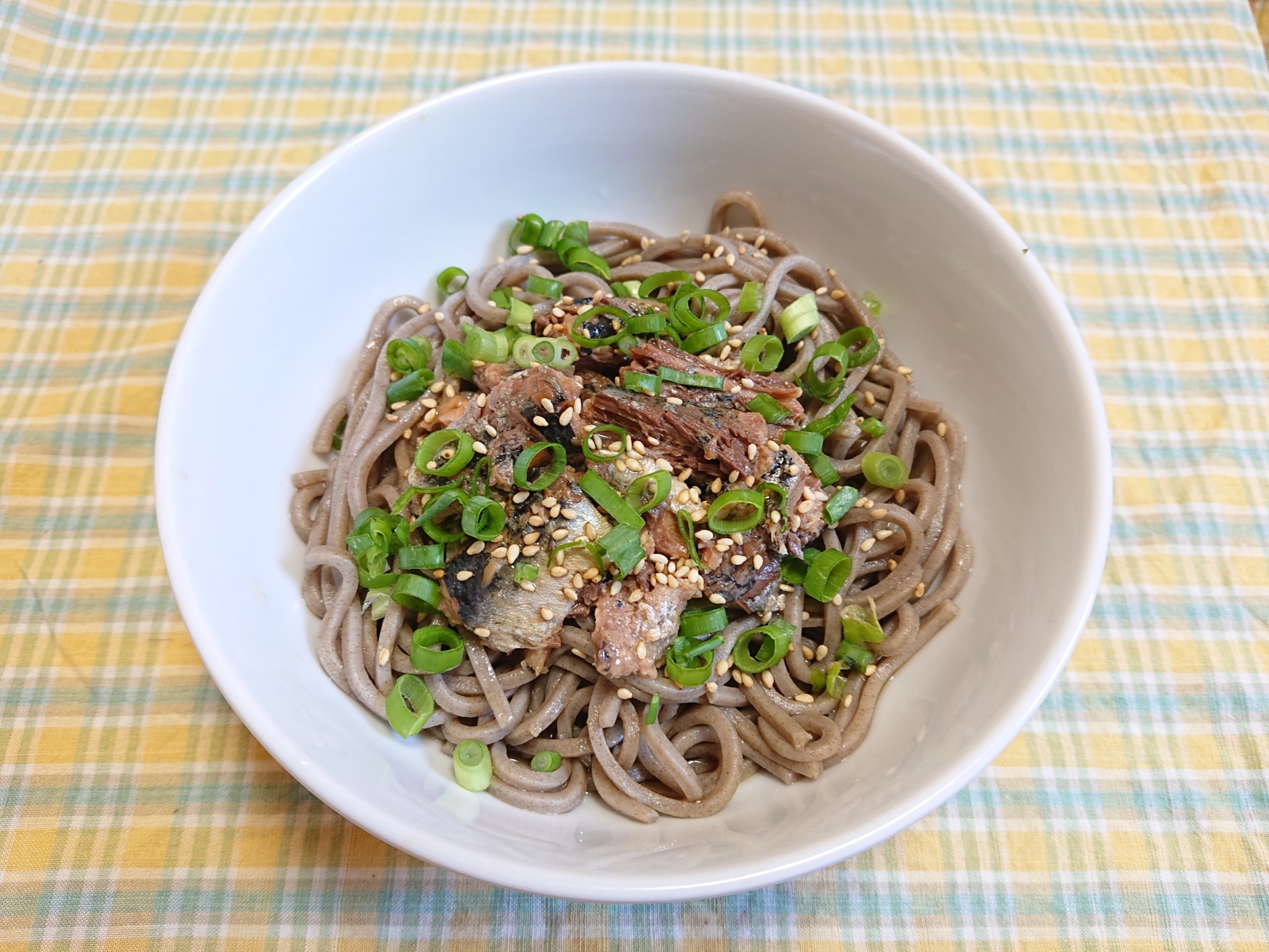 イワシの味噌煮缶の冷やしぶっかけそば