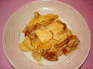 油揚げと卵の炒め物