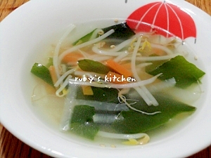 細切り大根と人参のわかめスープ