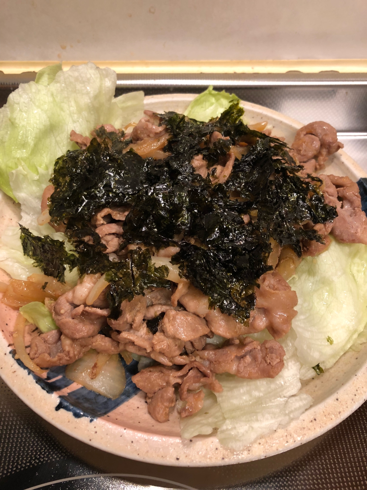 お口の中は焼肉屋さん♪ピリ辛焼肉♪韓国海苔のせ♪