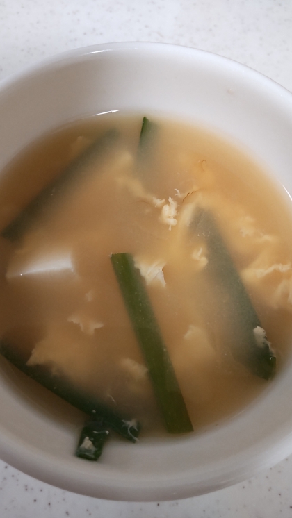 豆腐と卵とニラの味噌汁