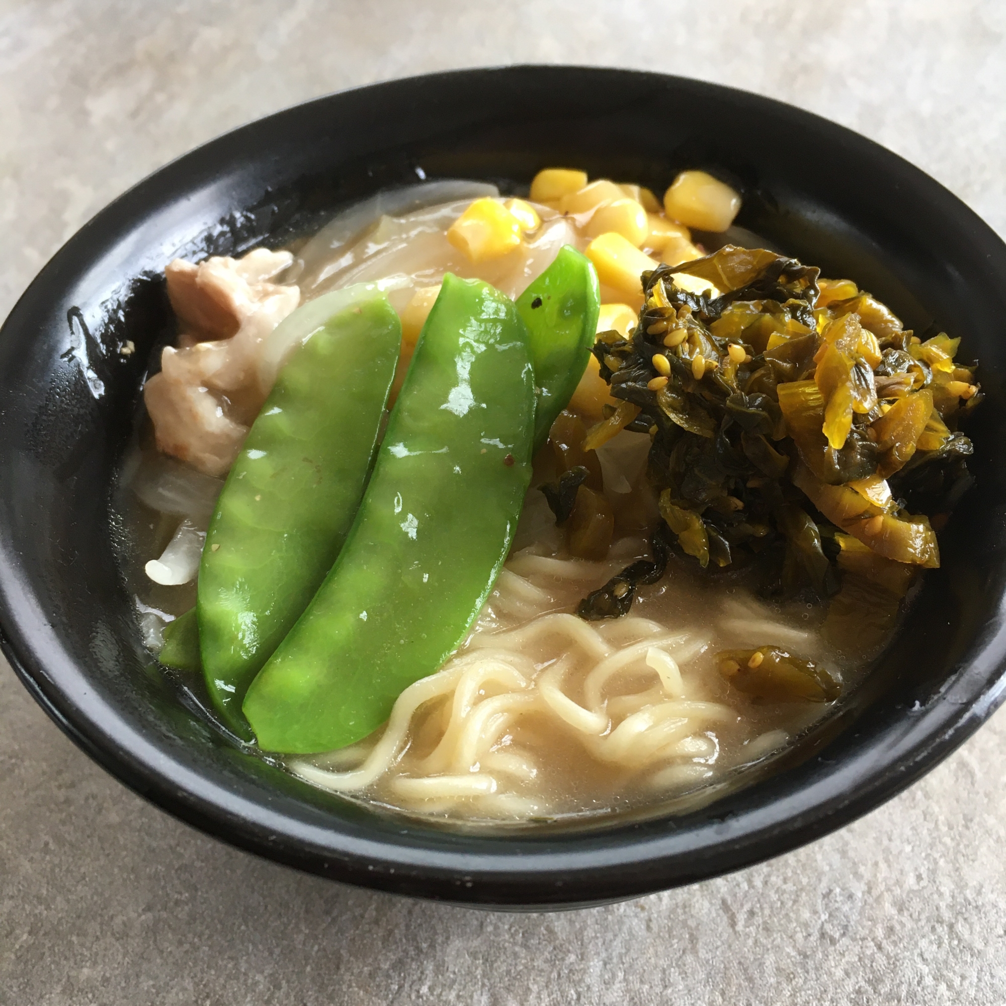 新玉ねぎ＆さやえんどうのあんかけとんこつラーメン♪