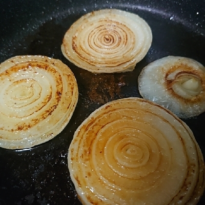 とても美味しそうな写真に惹かれました(☆∀☆)
作り工程の写真も丁寧でわかりやすく簡単♪
そして味も最高に美味しかったです！ありがとうございました★リピ決定^^