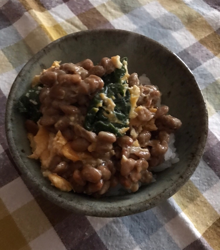 ほうれん草と豆腐の卵炒め納豆ごはん