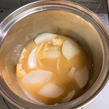 玉ねぎ・大根・油揚げの味噌汁