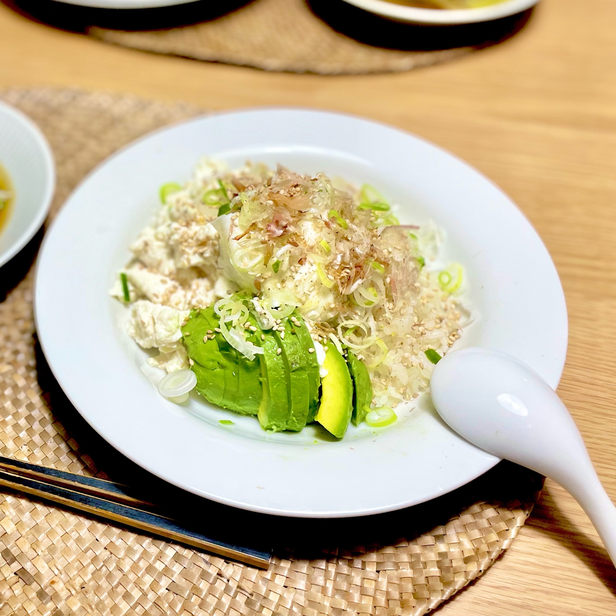 くずし豆腐とアボカドの丼