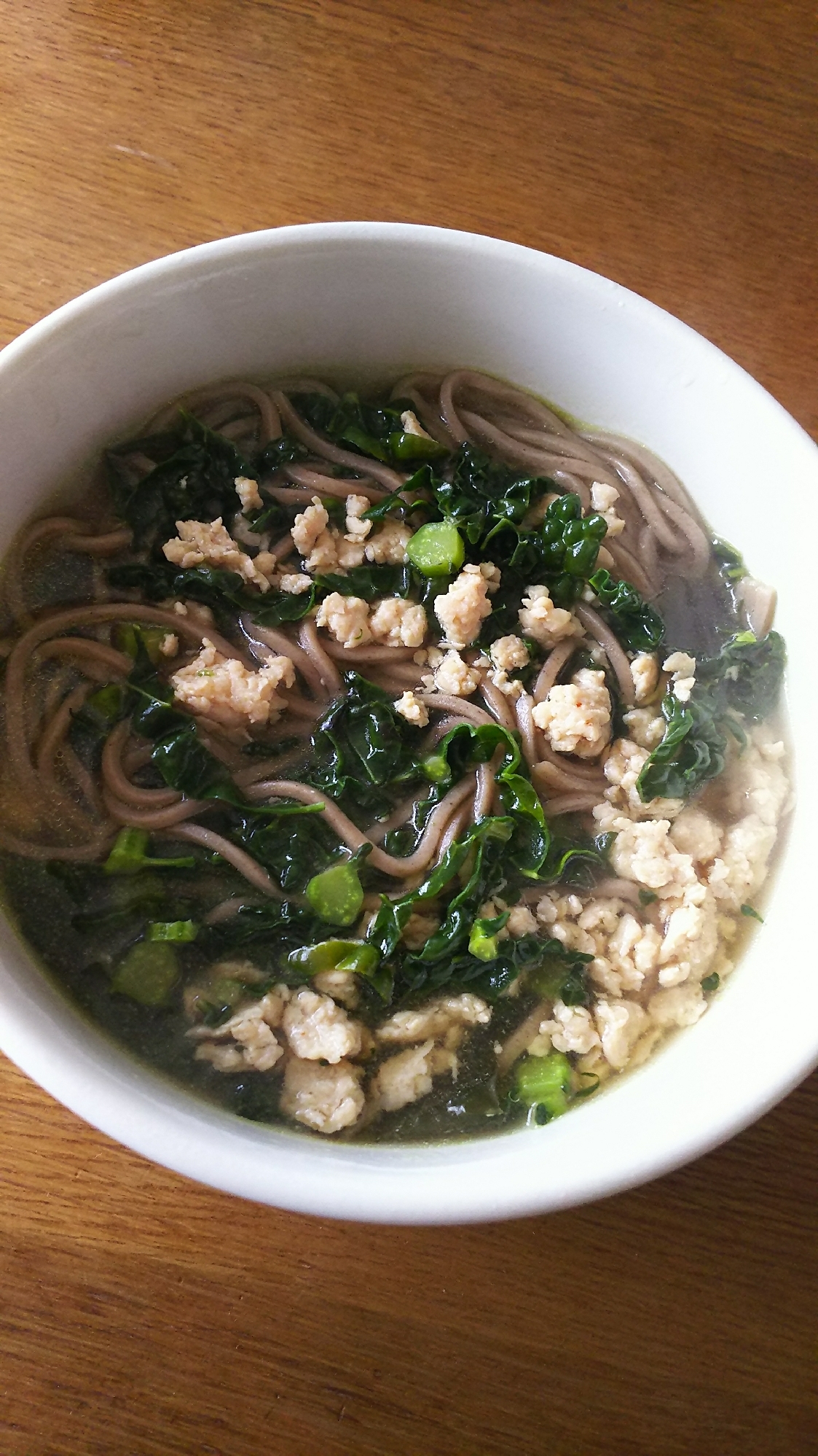 ケールと鶏ミンチのお蕎麦