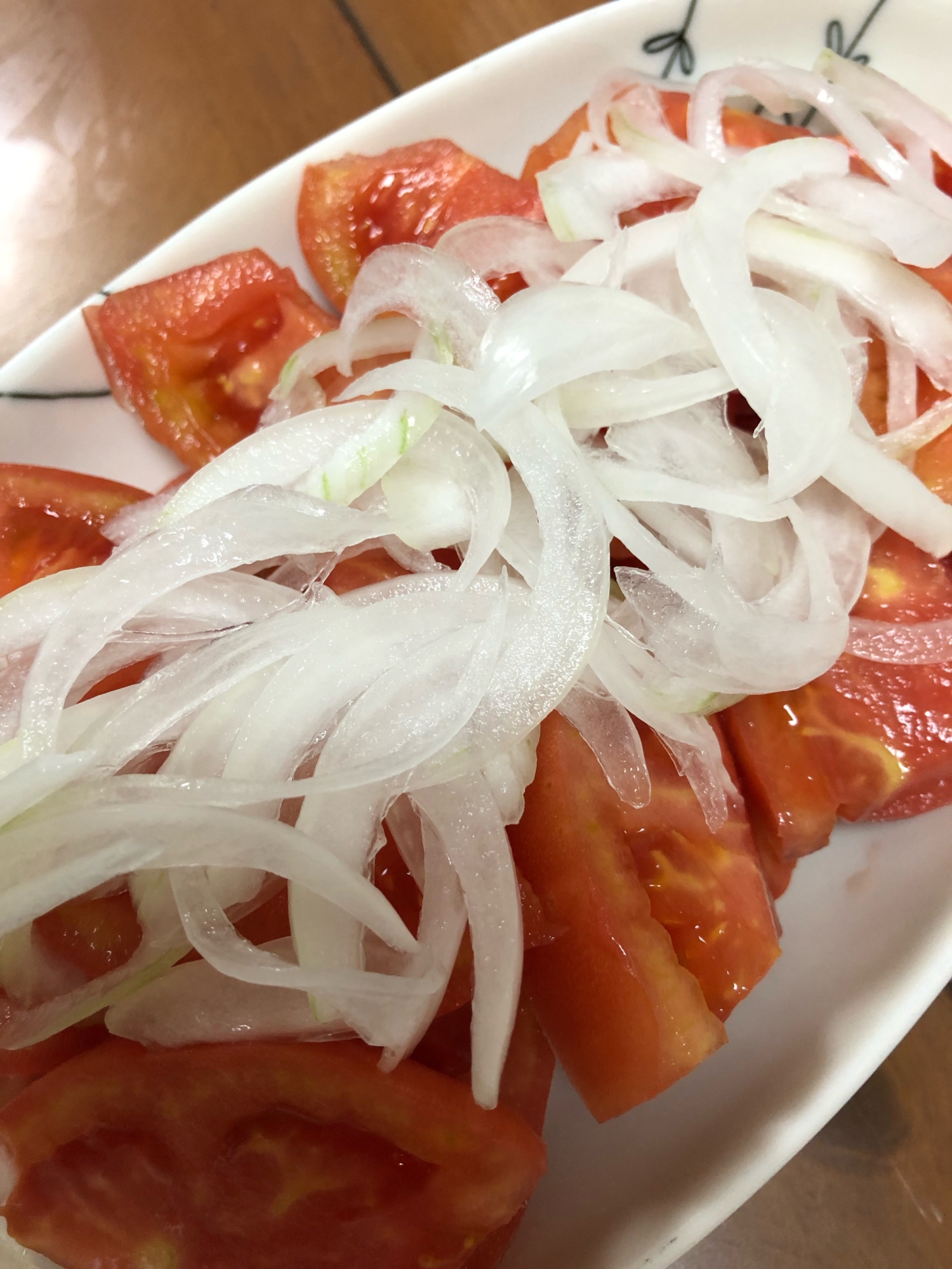 トマトたっぷり新タマネギサラダ
