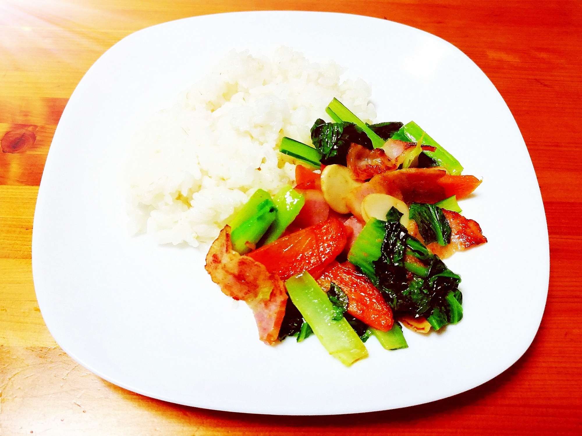 カレー風味♪小松菜とキノコとベーコンの炒め物