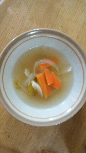 ニンジンと冬菜のスープ