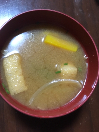 油揚げ、たまねぎ、わかめの味噌汁