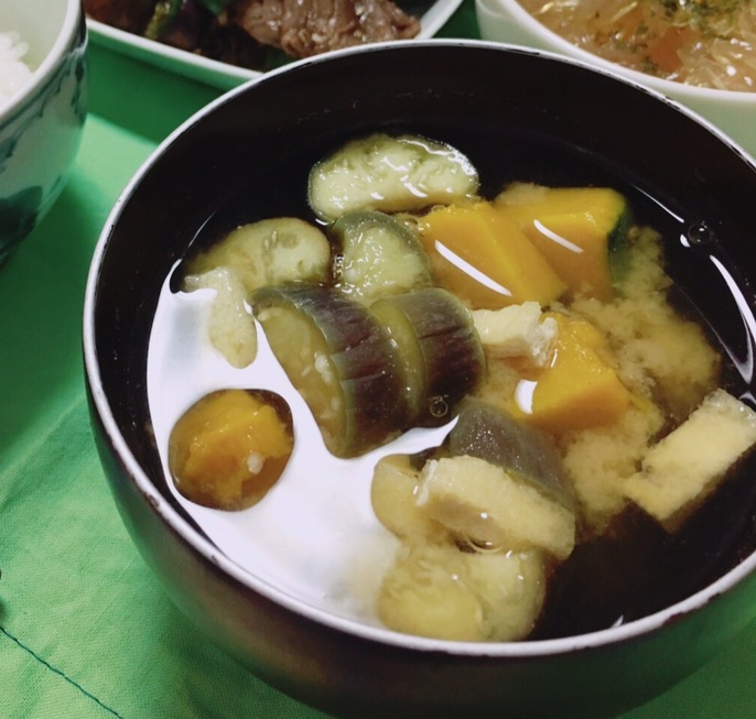 家庭の味☆茄子とかぼちゃと油揚げの味噌汁