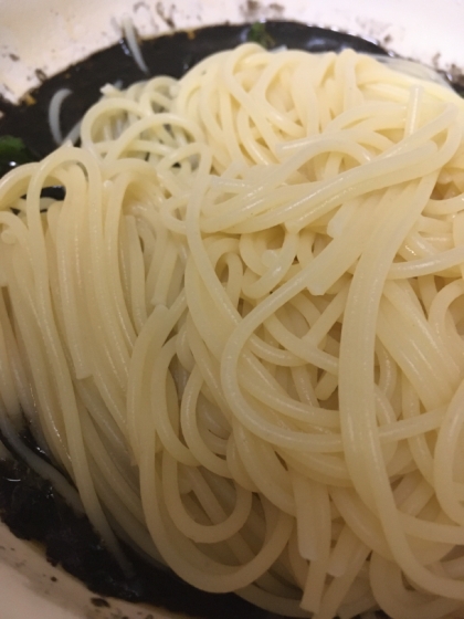 いかすみパスタに、チーズと、タバスコプラスは全く思いつかなかったので、良かったです！黒い食べ物はどうしてこう美味しいのか…！