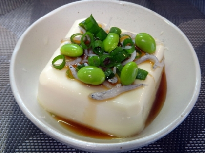 はじゃじゃさん、こんにちは♪白い豆腐に緑が涼し気ですね♪ 栄養もたっぷりとれてヘルシーで美味しかったです♪レシピありがとうございました(˶ᵔ ᵕ ᵔ˶)