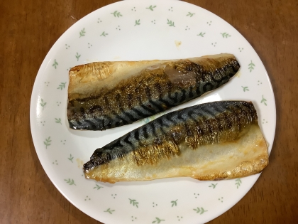 こんばんは⭐️夕食に焼き鯖いただきました。とても美味しかったです。フライパンで出来るので、片付けが助かります。