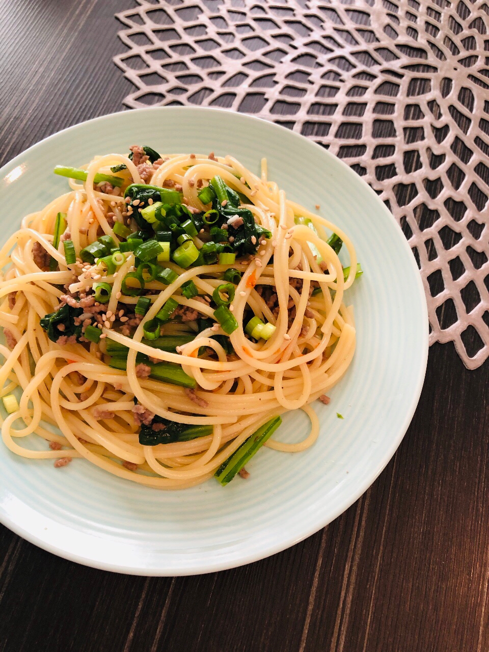 合挽き肉と小松菜の中華風パスタ