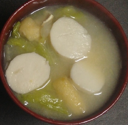 里芋と白菜と油揚げの味噌汁