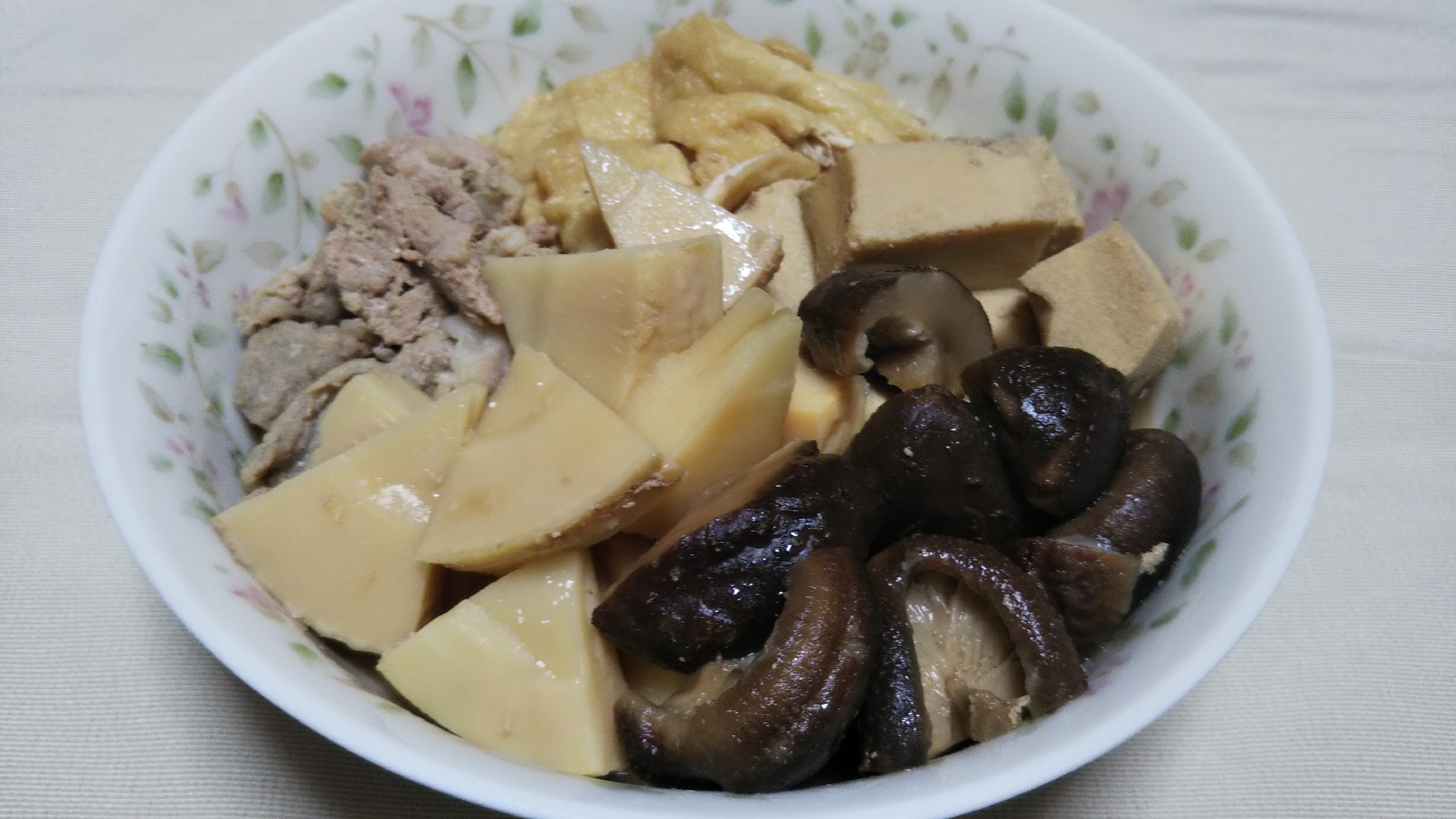 筍と椎茸と高野豆腐と豚肉と油揚げの煮物☆