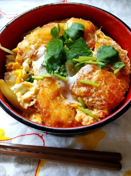 市販のチキンカツをめんつゆで簡単に☆卵とじカツ丼