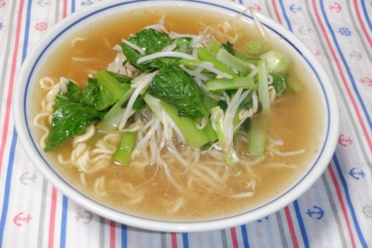 ラー油で野菜炒めラーメン