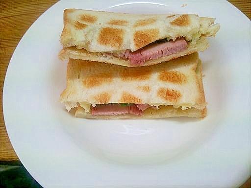 焼きハムピーマンのチーズトーストサンド