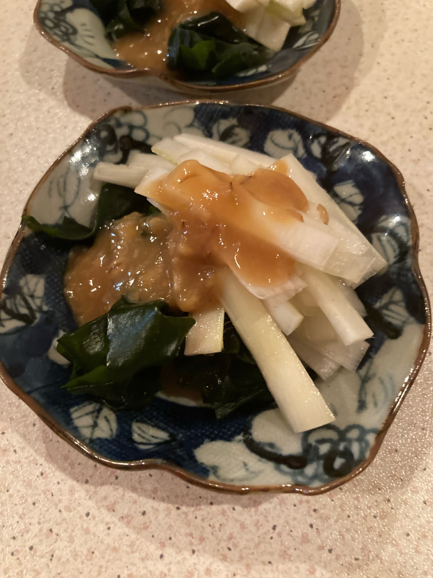 うどとわかめの酢味噌がけ