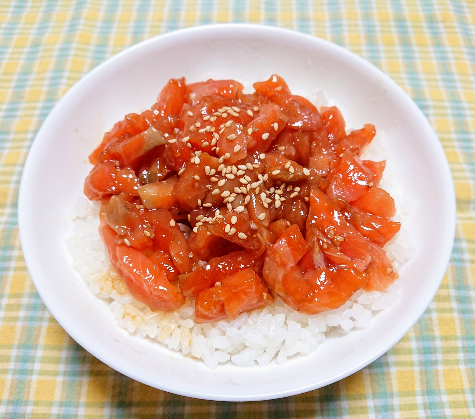 和風サーモンユッケ丼