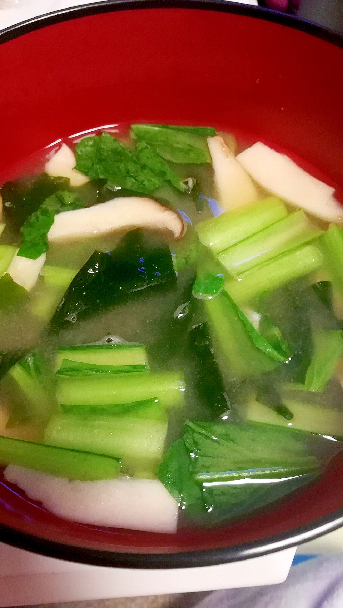 小松菜とエリンギとわかめのお味噌汁