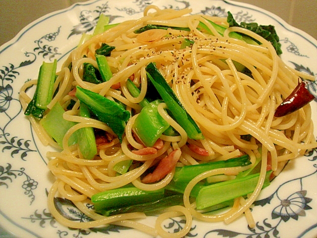 カリカリベーコンと小松菜のペペロンチーノ