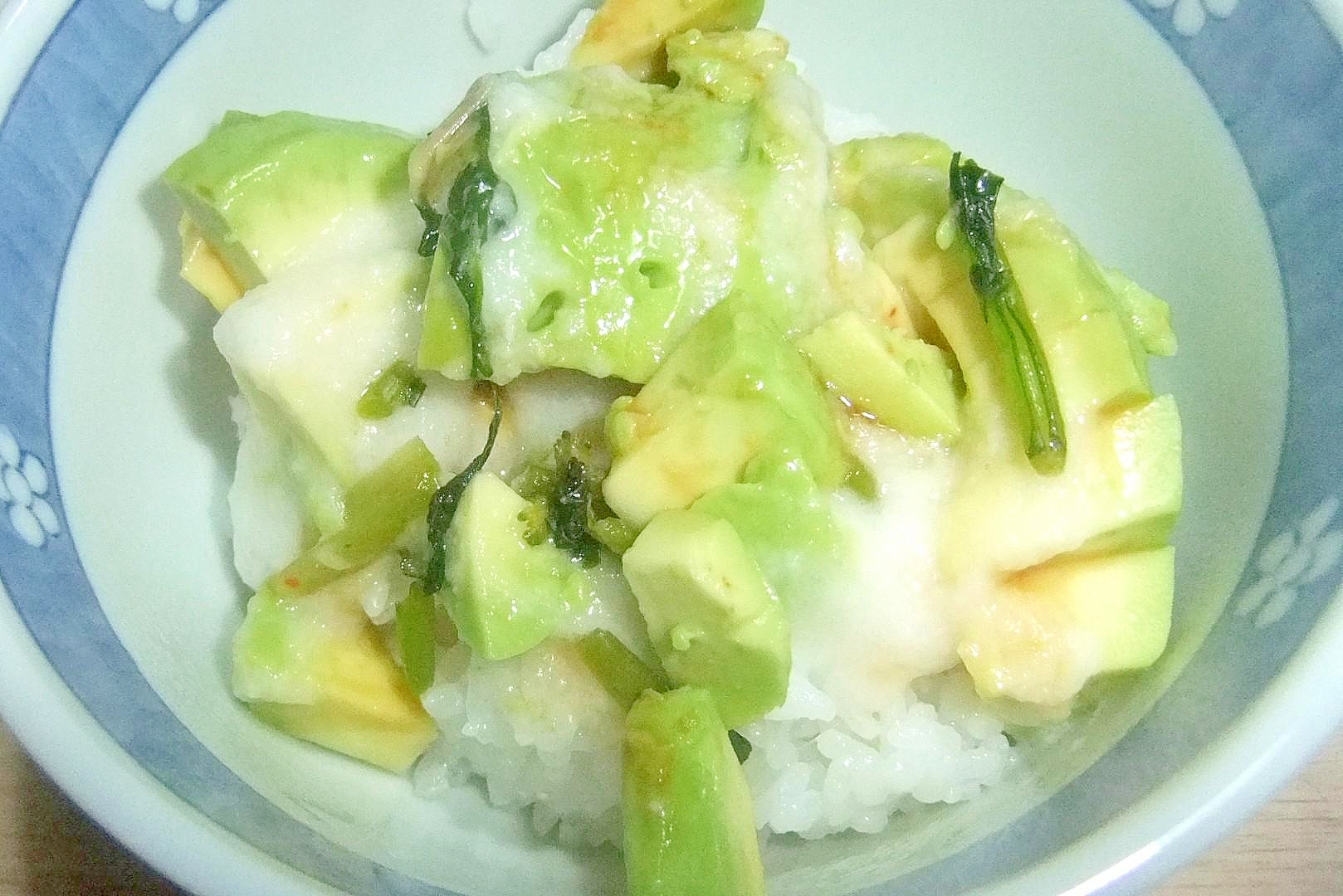 山芋とアボカドののっけご飯
